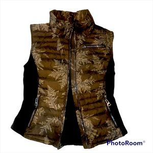 SKEA LTD Luxury Ski Wear Down Vest Snowflake Pattern